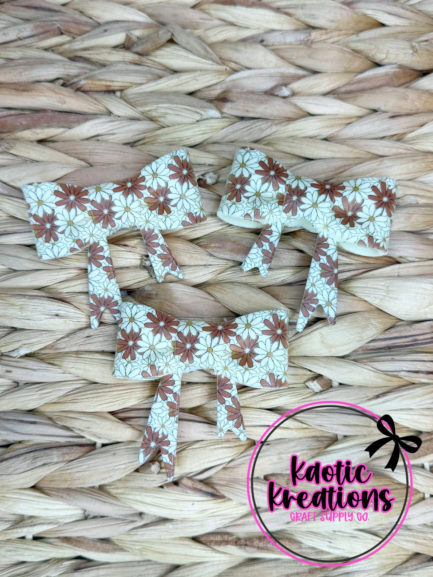 *SHOP EXCLUSIVE* D37 BEADABLE JUMBO SILICONE BOW DAISIES (1ct)